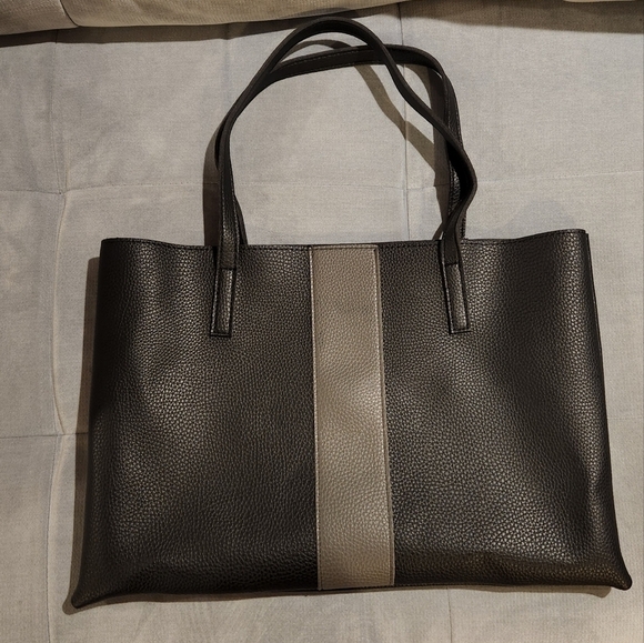 Vince Camuto Handbags - NEW Vince Camuto Vegan Leather Luck Tote in Black with Grey Stripe